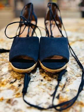 Cabi Isla Wedge Espadrilles Navy Suede Aztec Print Ankle Tie Tassel Sandals 8.5